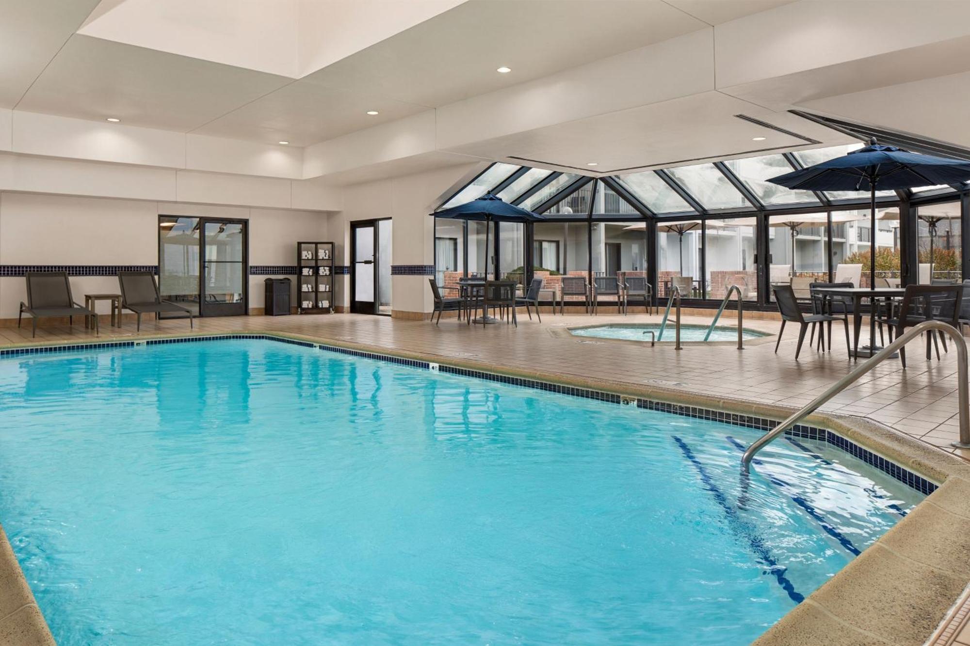 מלון Courtyard By Marriott Chicago Waukegan / Gurnee מראה חיצוני תמונה