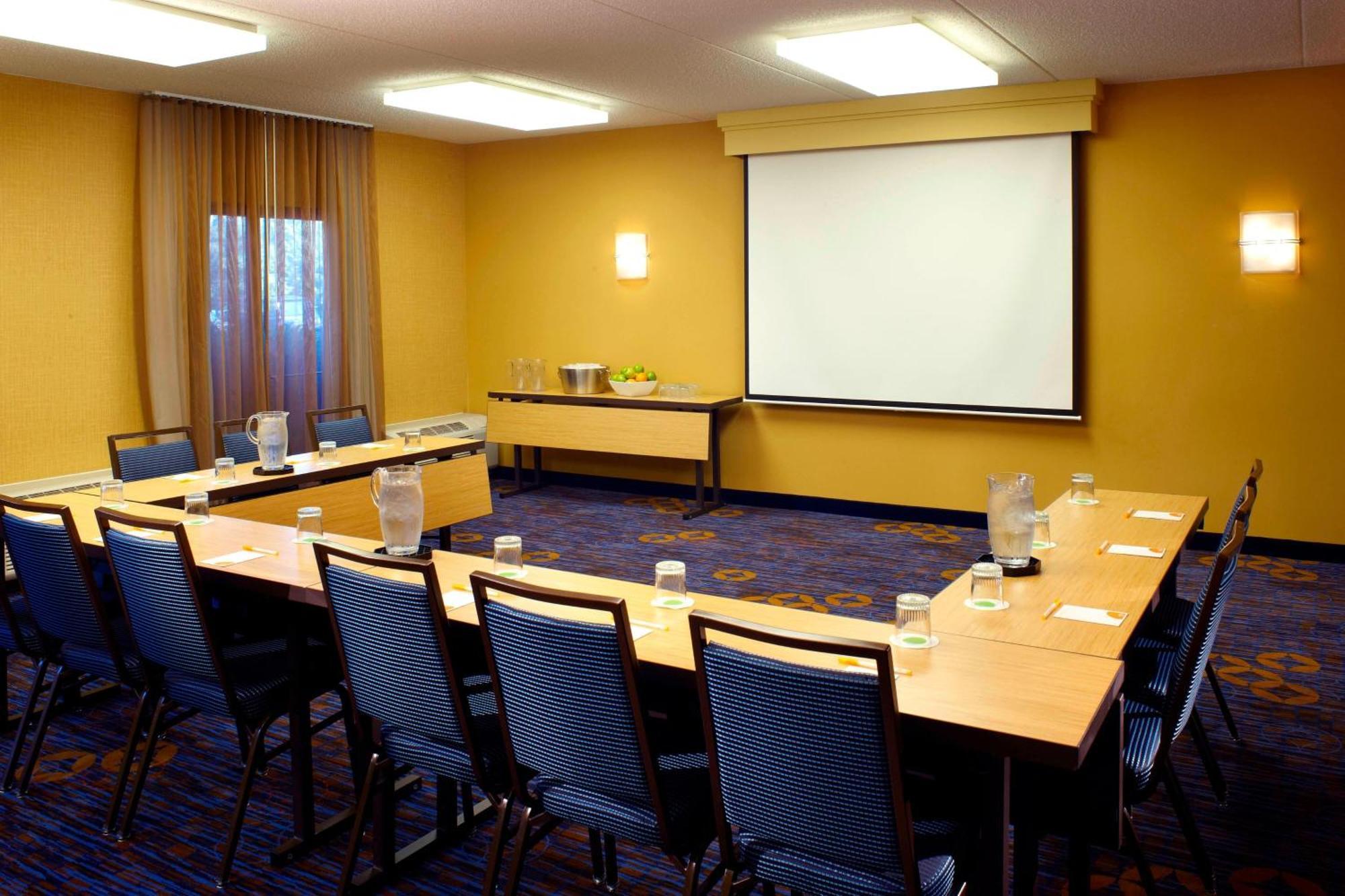 מלון Courtyard By Marriott Chicago Waukegan / Gurnee מראה חיצוני תמונה