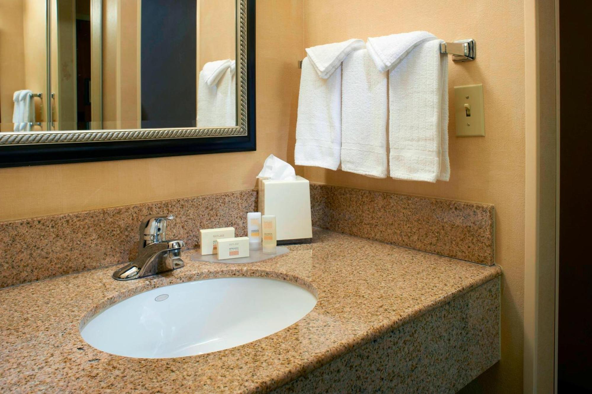 מלון Courtyard By Marriott Chicago Waukegan / Gurnee מראה חיצוני תמונה